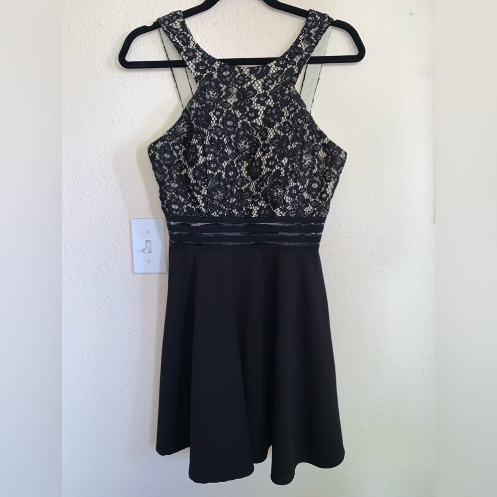 Sleeveless Lace Detail Dress